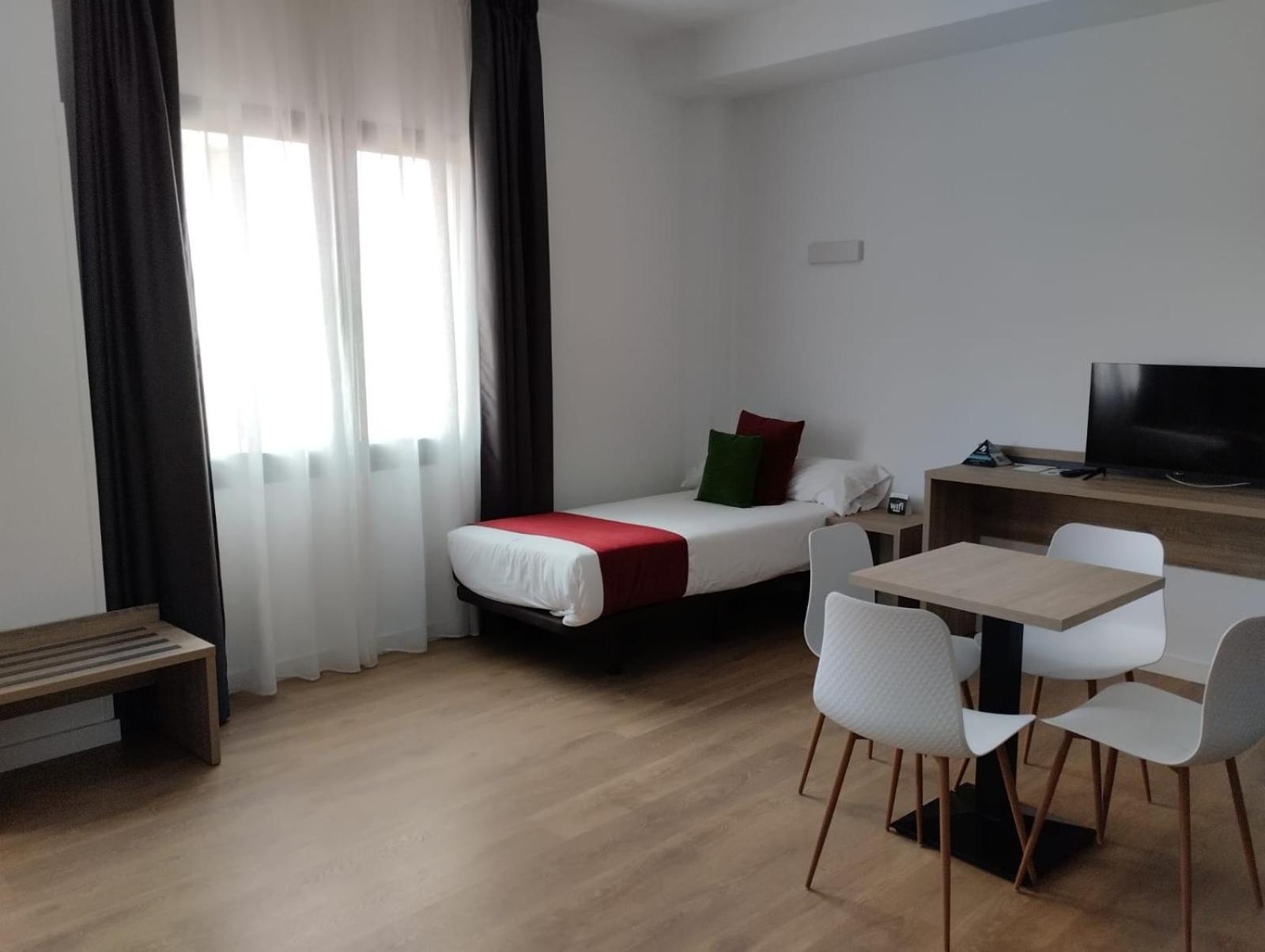 Hotel Alda Malvasia Haro Buitenkant foto
